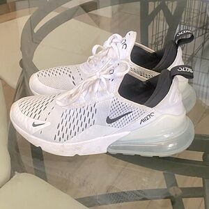 Nike women’s Air Max 270